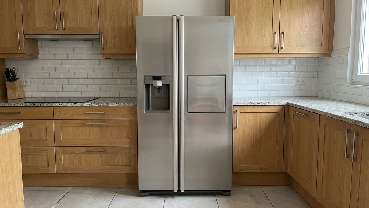 Kühlschrank mit Eiswürfelspender - © wunschkind-community.de