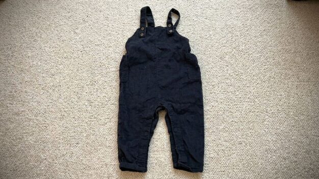 Die besten Latzhosen für Kinder aus Jeans und Cord - © wunschkind-community.de