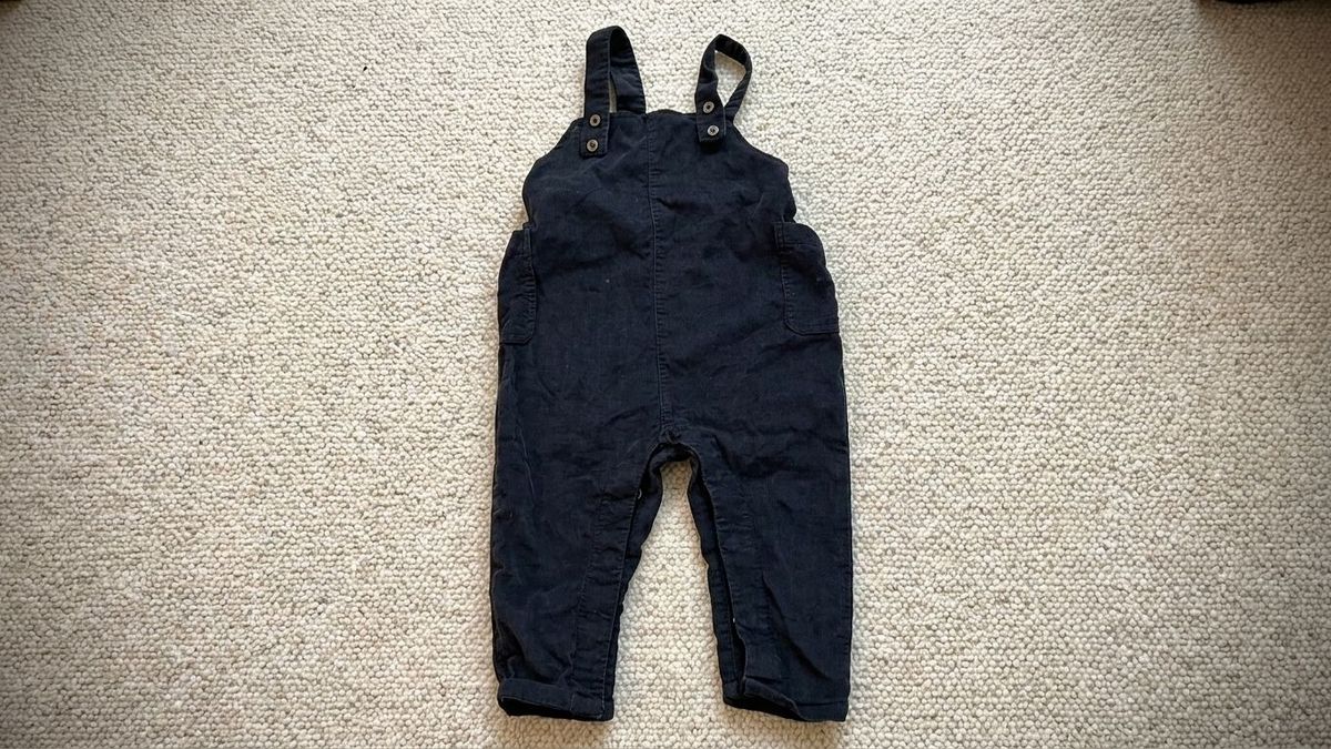 Die besten Latzhosen für Kinder aus Jeans und Cord - © wunschkind-community.de