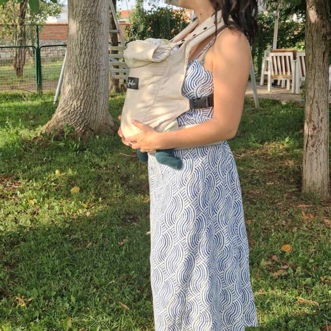 Babytrage Anhock-Spreizstellung - © Leonora Bajraktari -wunschkind-community.de